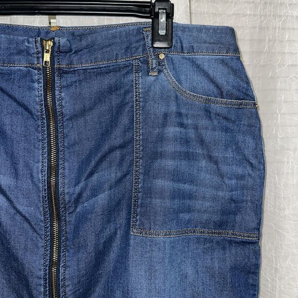 Chicos 2.5/M-L Blue Lightweight Denim Cotton/Lyocell Zip Front Fringe Hem Skirt - Picture 4 of 16